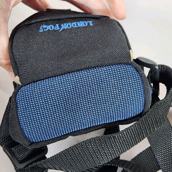 London Fog Brand Medium Camera Bag. great Condition Black blue  travel hiking - Picture 9 of 11